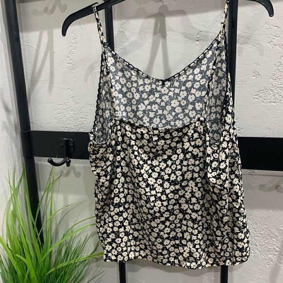 Old navy, crop top, floral, size large - Picture 5 of 12
